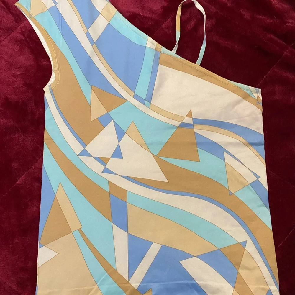 Geometric One-Shoulder Top - Picture 4 of 4